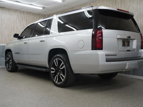 Used 2019 Chevrolet Suburban LT w/ RST Edition image 7