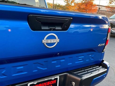 Used 2025 Nissan Frontier SV image 8