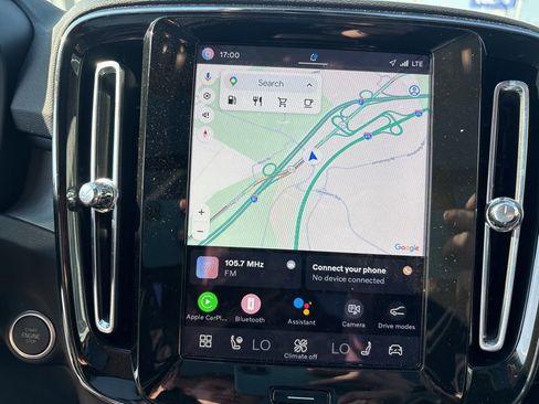 Used 2025 Volvo XC40 B5 Plus AWD/4WD image 20