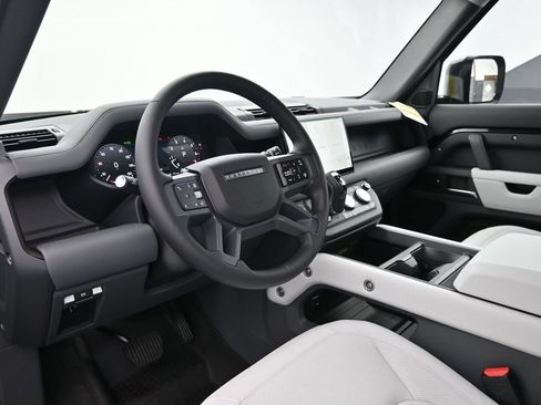 Used 2025 Land Rover Defender 110 X-Dynamic SE AWD/4WD image 15