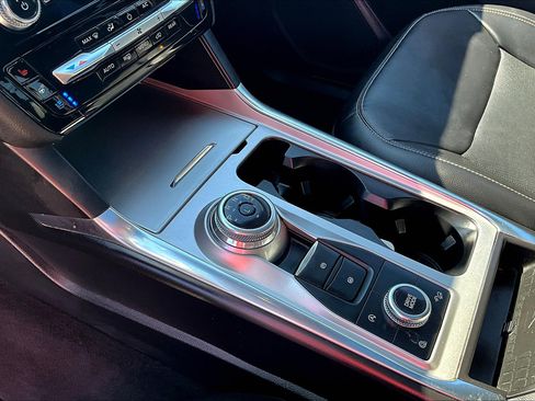 Used 2022 Ford Explorer Limited image 15