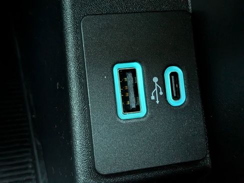 Certified 2024 Ford Edge SE w/ Black Appearance Package image 25