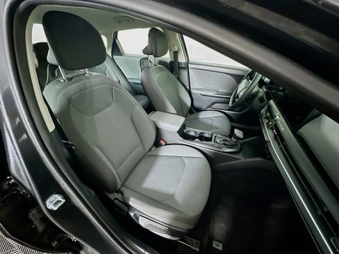 Used 2025 Kia K4 LXS image 29