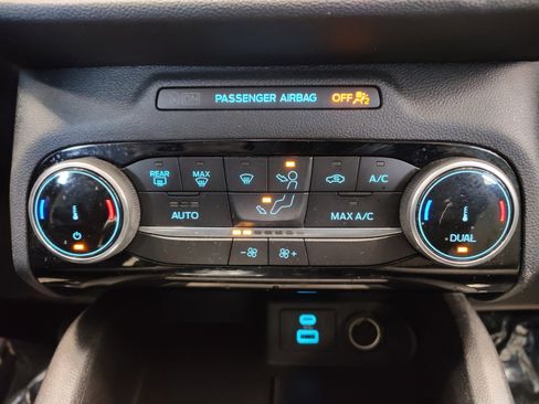 Used 2022 Ford Escape SE w/ SE Sport Appearance Package image 19