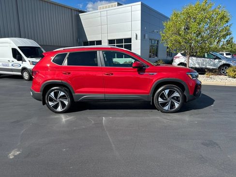 Used 2024 Volkswagen Taos SE AWD/4WD image 6