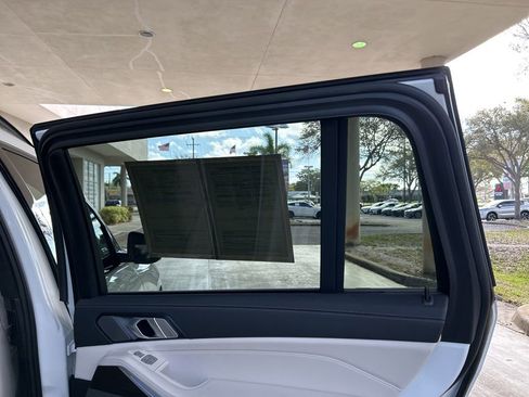 Used 2024 BMW X7 xDrive40i w/ Executive Package image 36