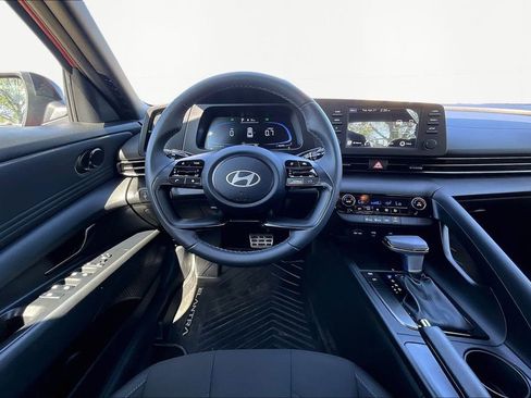 Used 2025 Hyundai Elantra Sport image 5