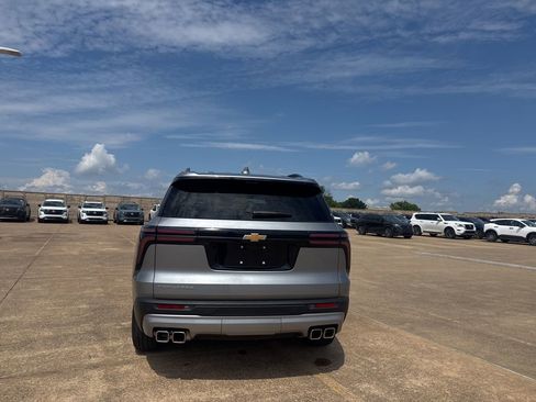 Used 2026 Chevrolet Traverse LT w/ Driver Confidence Package FWD image 19