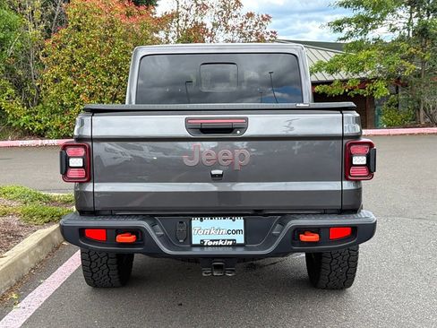 Used 2025 Jeep Gladiator Mojave w/ Convenience Group AWD/4WD image 6