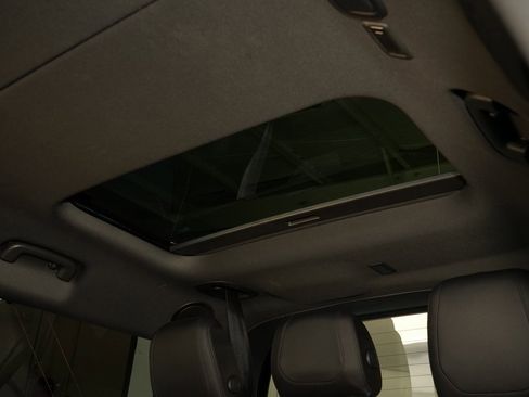 Used 2023 Land Rover Defender 130 X-Dynamic SE image 21