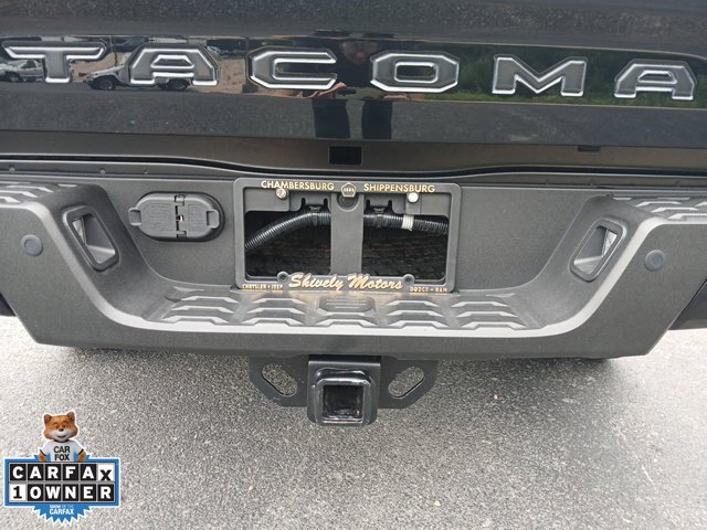 Used 2022 Toyota Tacoma TRD Sport w/ TRD Premium Sport Package AWD/4WD image 8