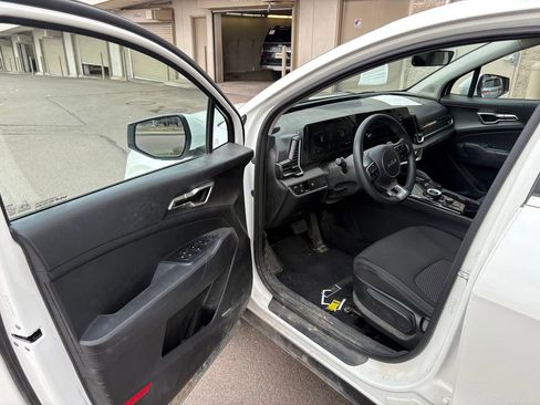 Used 2023 Kia Sportage LX image 15