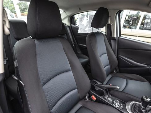 Used 2019 Toyota Yaris L FWD image 28