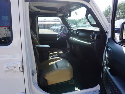 Used 2018 Jeep Wrangler Unlimited Rubicon image 16