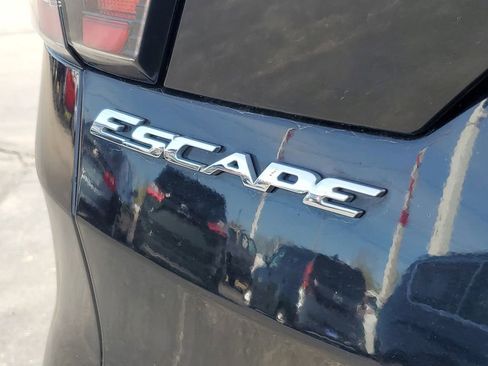 Used 2017 Ford Escape Titanium AWD/4WD image 34