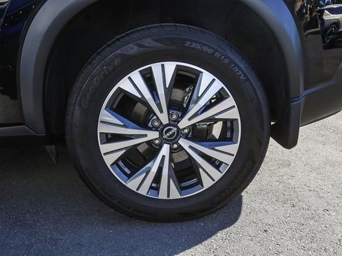 Used 2022 Nissan Rogue SV image 12