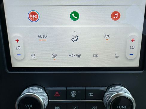 Used 2024 Ford Edge Titanium w/ Class II Trailer Tow Package image 18