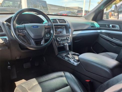 Used 2016 Ford Explorer XLT w/ Equipment Group 202A image 11