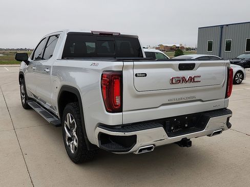 Used 2022 GMC Sierra 1500 SLT w/ SLT Premium Plus Package image 2