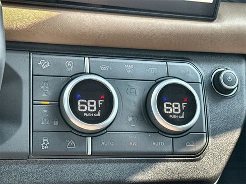 Used 2025 Land Rover Defender 130 S image 26