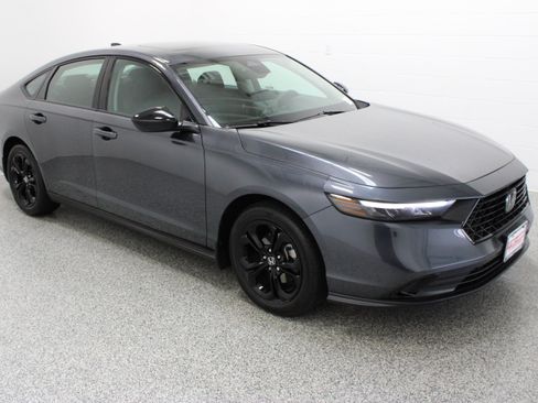 Used 2025 Honda Accord SE image 4
