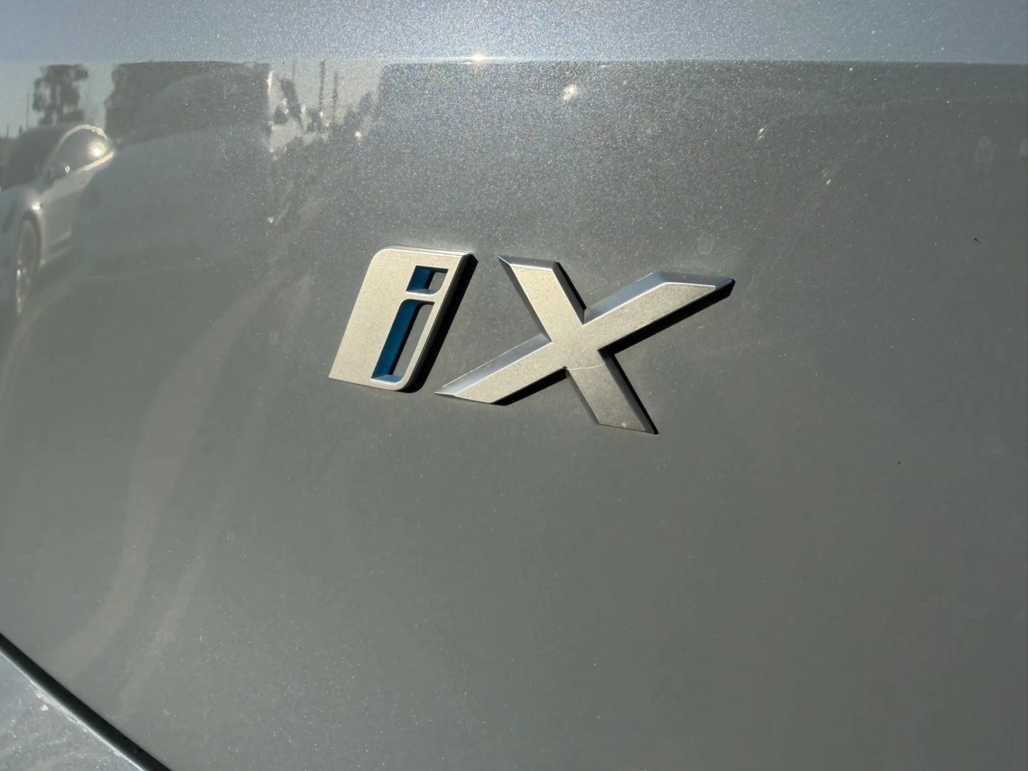 Used 2024 BMW iX xDrive50 w/ Sport Package AWD/4WD image 15