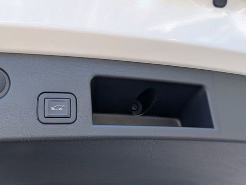 Used 2025 Chevrolet Equinox ACTIV w/ Safety and Technology Package image 14