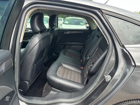 Used 2017 Ford Fusion SE w/ Equipment Group 201A FWD image 15