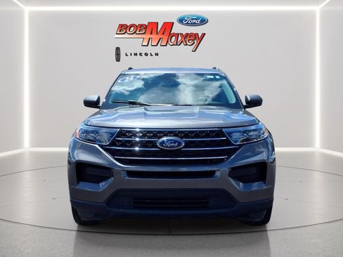 Used 2024 Ford Explorer XLT AWD/4WD image 2