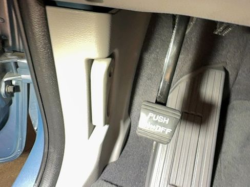 Used 2012 Kia Sedona EX FWD image 58