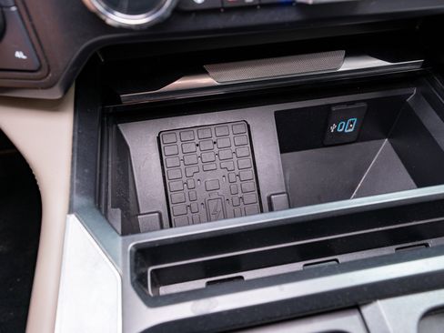 Used 2025 Ford F250 Platinum w/ Platinum Plus Package image 28