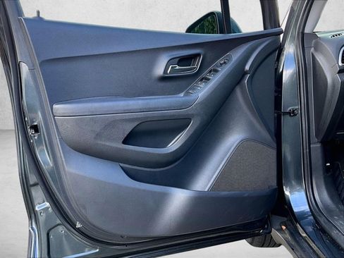 Used 2020 Chevrolet Trax LS FWD image 18