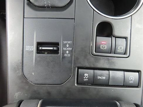 Used 2022 Toyota Highlander XLE FWD image 30