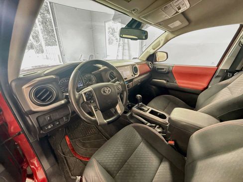 Used 2022 Toyota Tacoma SR5 w/ Technology Package RWD image 8