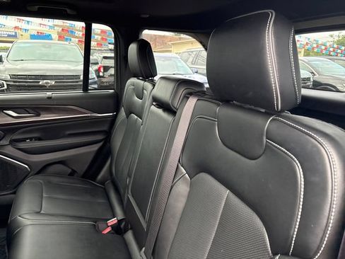 Used 2023 Jeep Grand Cherokee Overland w/ Luxury Tech Group IV AWD/4WD image 22