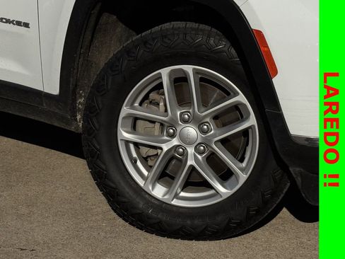 Used 2023 Jeep Grand Cherokee L Laredo image 33