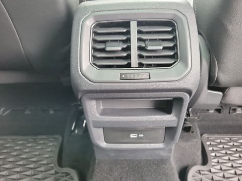 Used 2023 Volkswagen Taos SEL AWD/4WD image 29