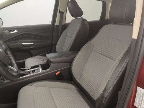 Used 2018 Ford Escape SE w/ SE Sport Appearance Package FWD image 17