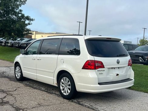 Used 2012 Volkswagen Routan SE FWD image 3