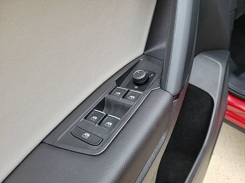Used 2019 Volkswagen Tiguan SE w/ 3rd Row Seat Package AWD/4WD image 32