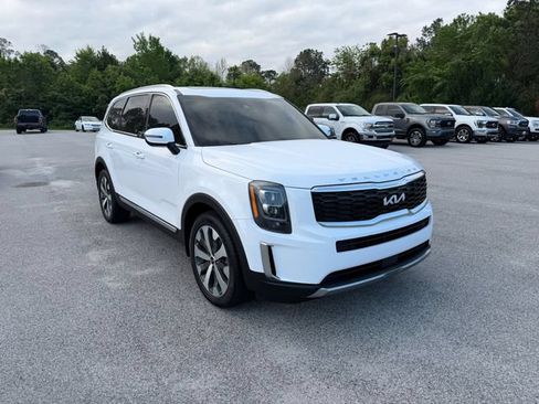 Used 2022 Kia Telluride EX w/ EX Premium Package FWD image 3