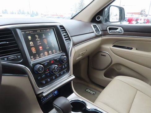 Used 2017 Jeep Grand Cherokee Overland w/ Jeep Active Safety Group image 41
