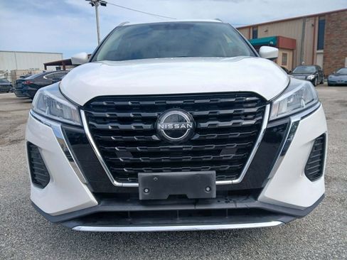 Used 2022 Nissan Kicks SV FWD image 2