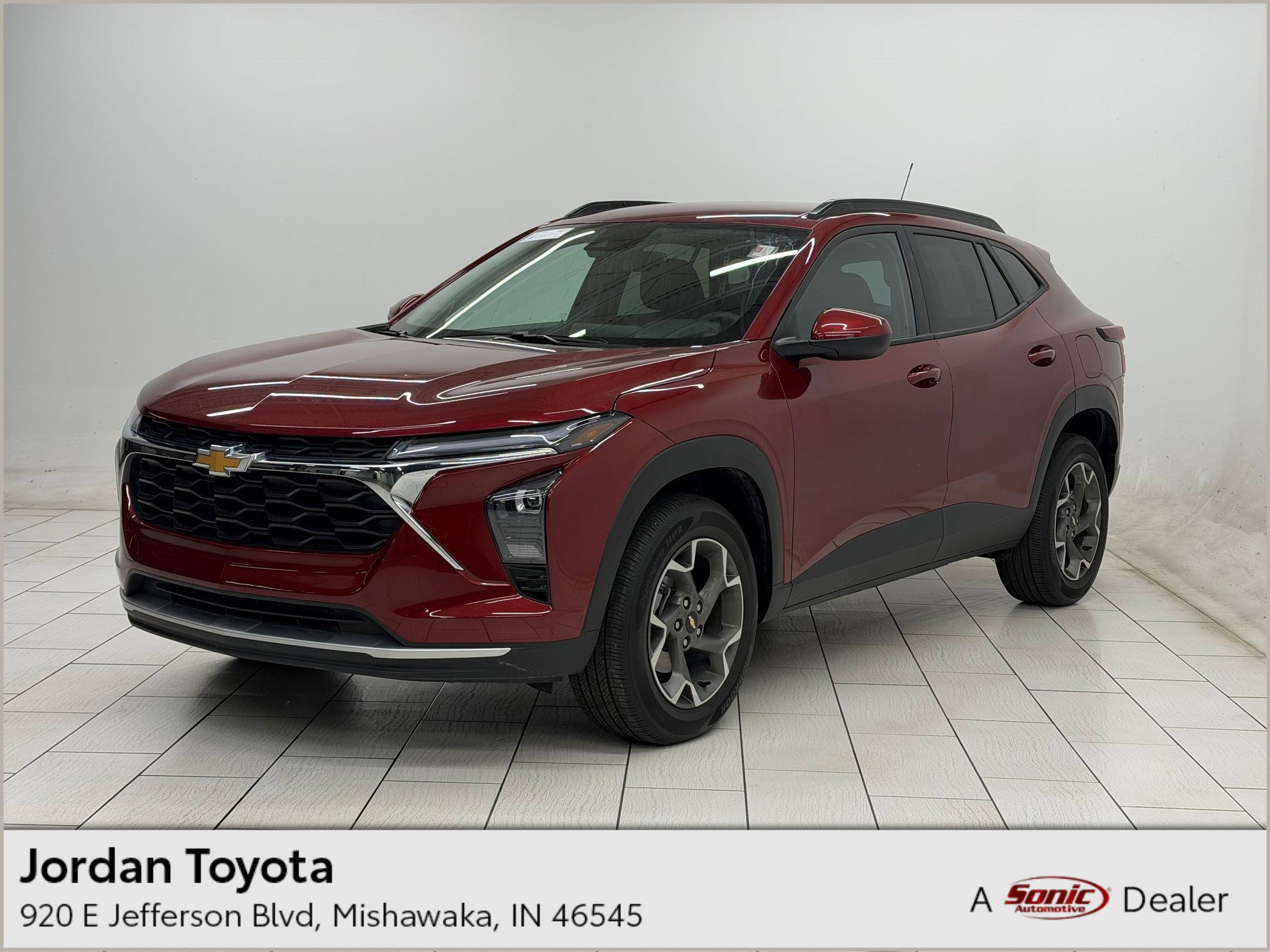 Used 2025 Chevrolet Trax LT FWD image 1