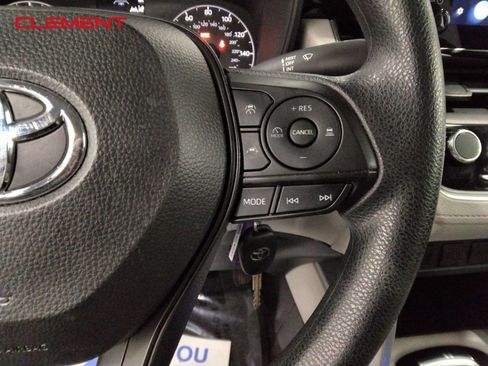 Used 2024 Toyota Corolla Cross L image 12