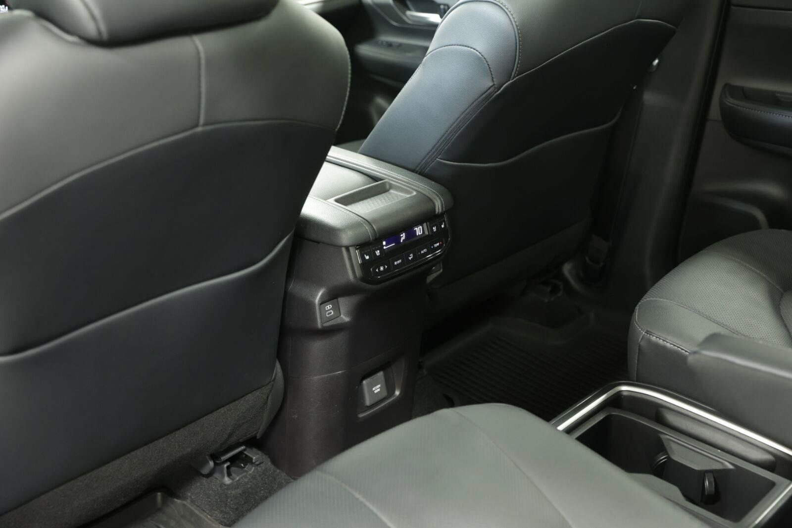 Used 2025 Toyota Grand Highlander AWD image 32