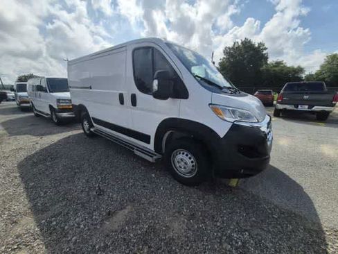 Used 2025 RAM ProMaster 2500 w/ U-Haul Equipment Group FWD image 2