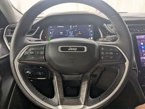Used 2022 Jeep Grand Cherokee Limited 4xe w/ Luxury Tech Group II AWD/4WD image 13