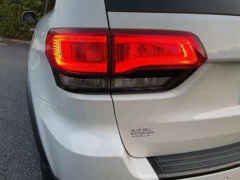 Used 2017 Jeep Grand Cherokee Limited image 22