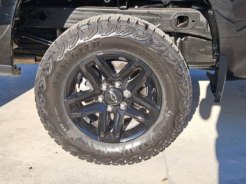 Used 2024 Chevrolet Silverado 1500 LT Trail Boss w/ Convenience Package II image 34